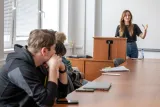 Začátky bez iluzí, ale s oporou: Absolventka Tereza Prokopová sdílela realitu učitelské profese očima začínající učitelky Začátky bez iluzí, ale s oporou: Absolventka Tereza Prokopová sdílela realitu učitelské profese očima začínající učitelky