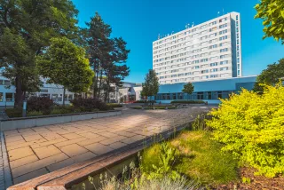 Pohled na budovu Fakulty ekonomicko-správní